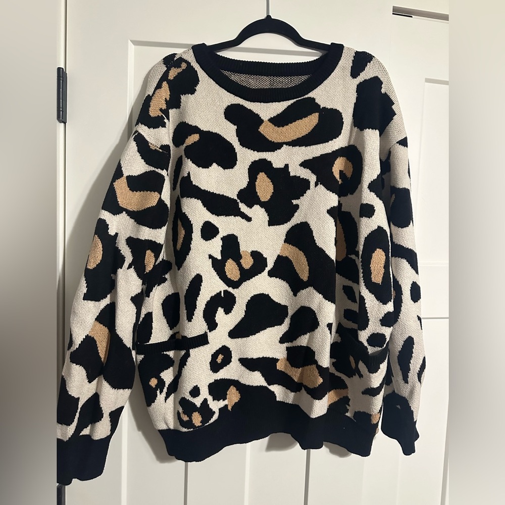 Boutique sweater with pockets